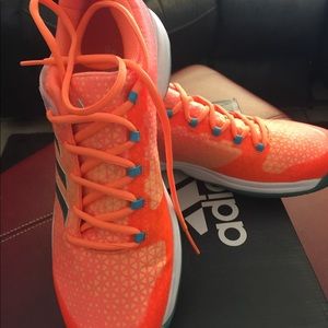 Adidas women’s tennis shoes size 10